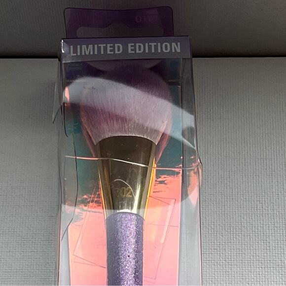 Real Techniques by Sam & Nic Limited Edition Makeup Beauty Blush Brush NWT - Picture 5 of 10